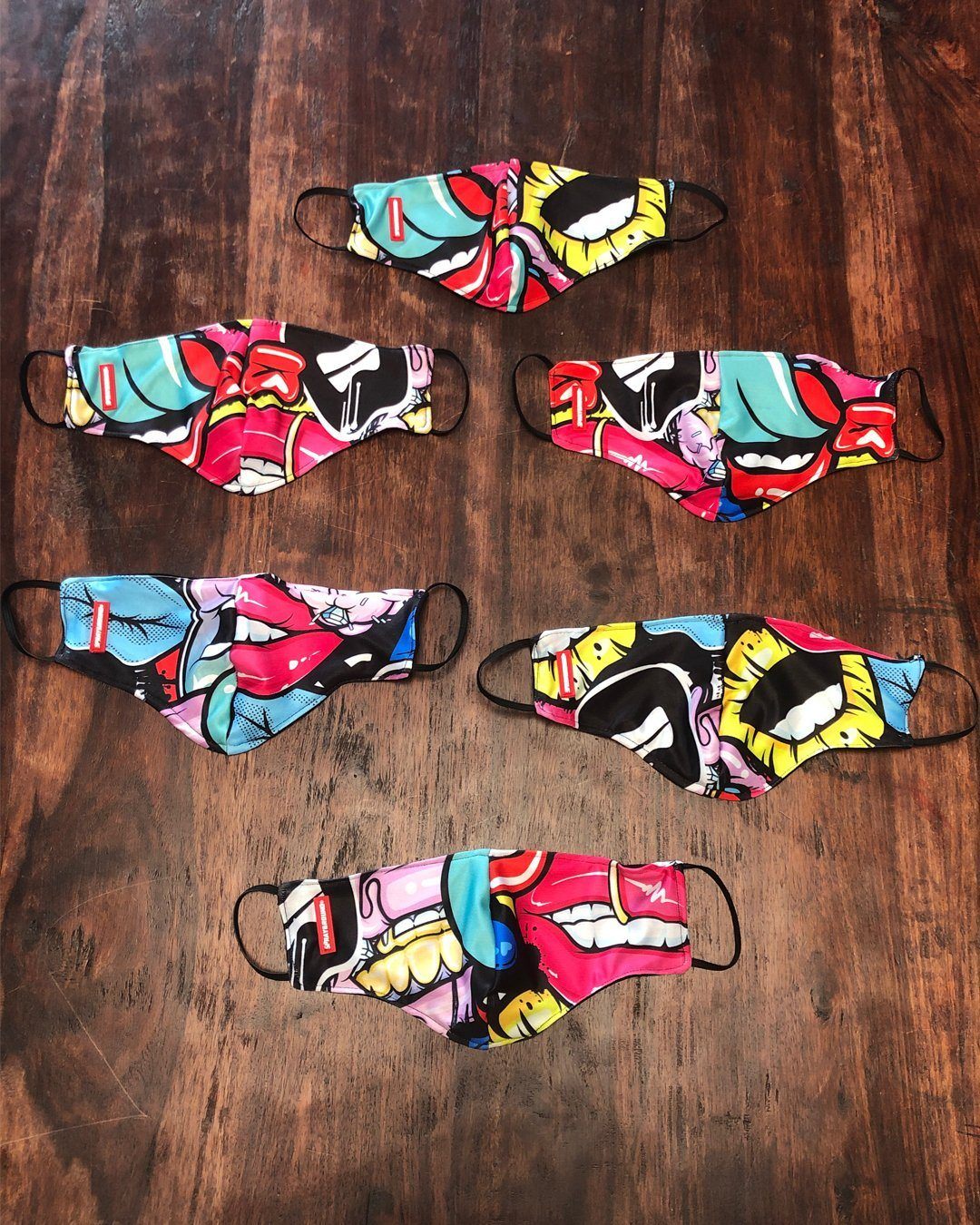 LIP SERVICE MASK (FORM-FITTING)