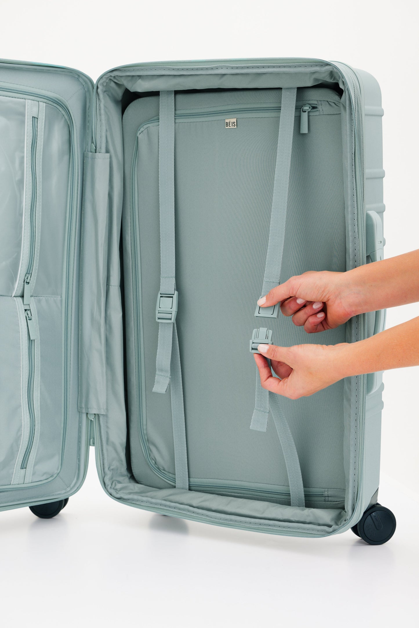 Resale The Medium Check-In Roller in Slate